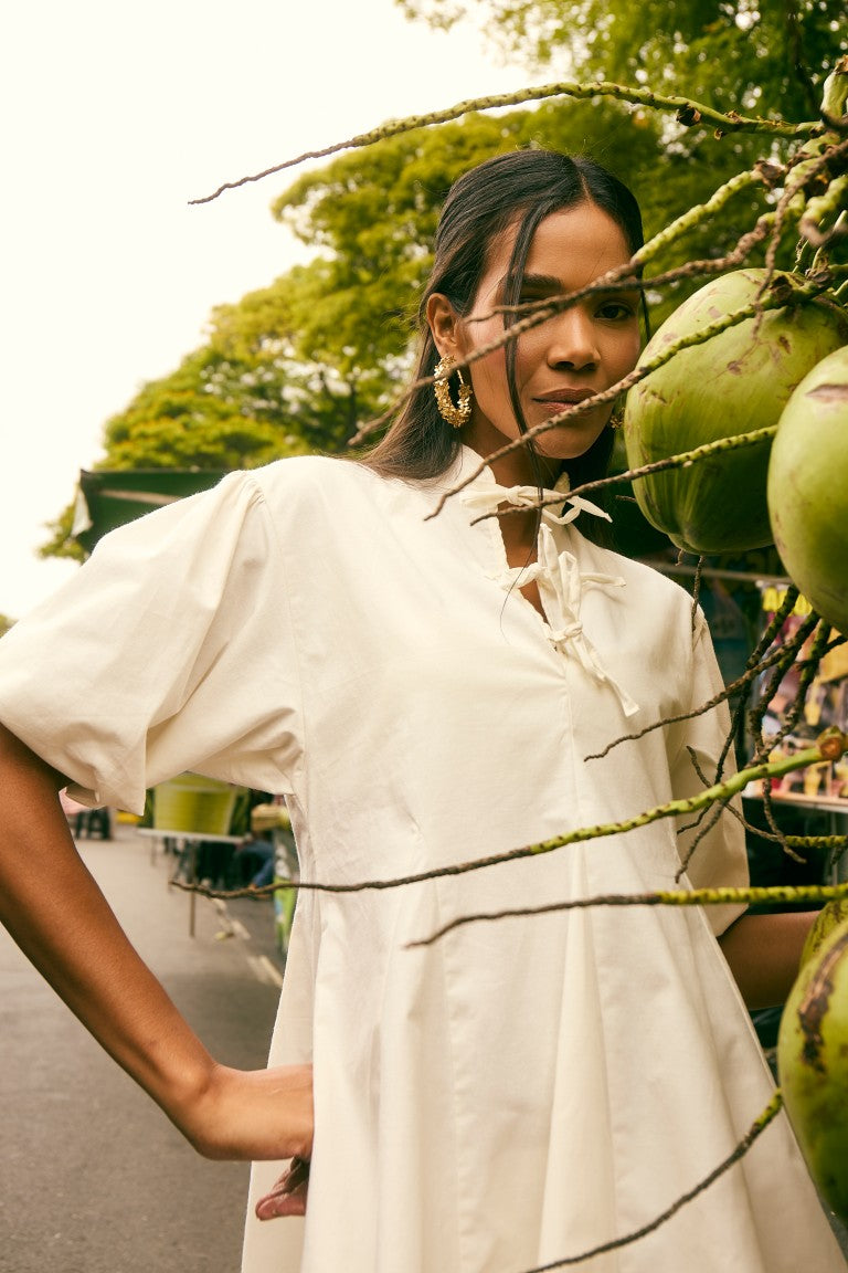 Vestido Nesgas Curto Brisa Off