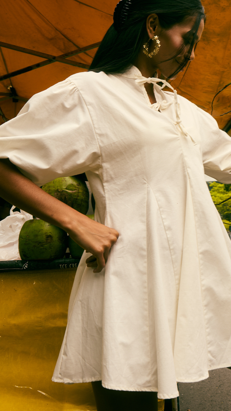 Vestido Nesgas Curto Brisa Off