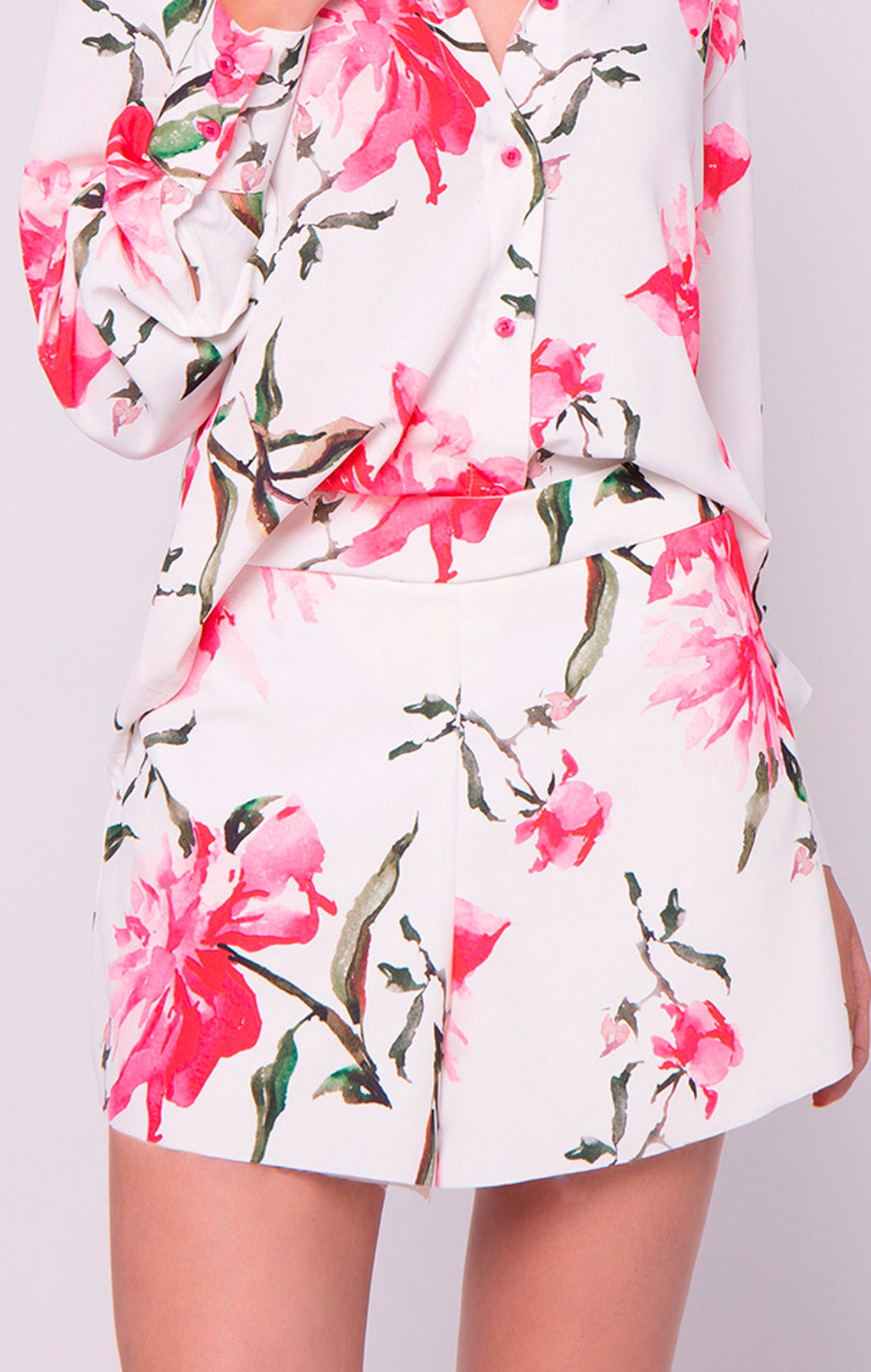 Shorts Cintura Média Lírio